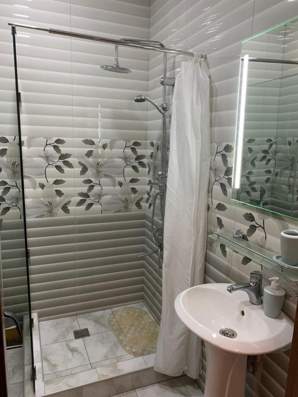 Apartment On L.Meskhishvili Turn Tbilisi Ngoại thất bức ảnh